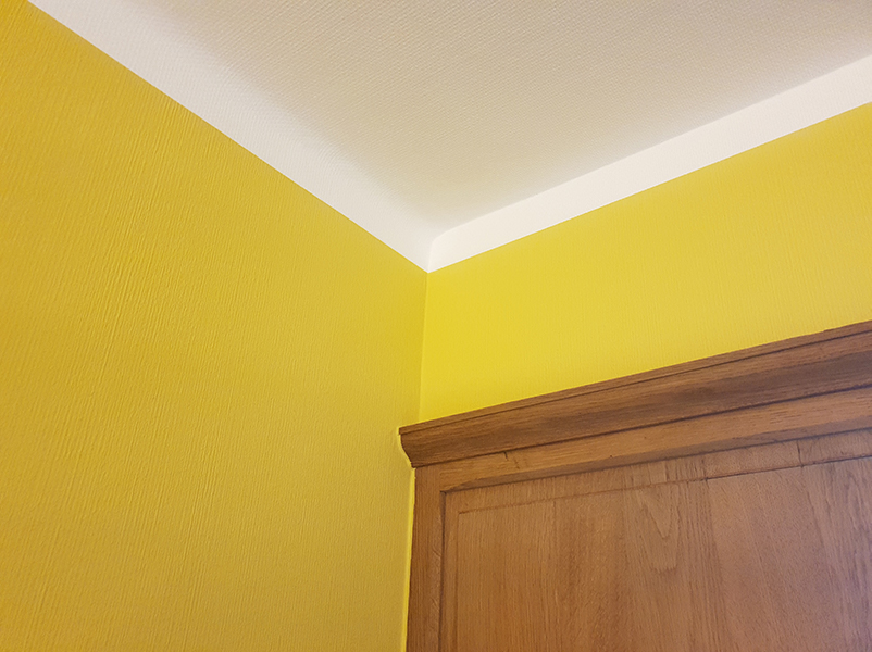 Rénovation d'une salle à manger et salon en jaune et gris foncé